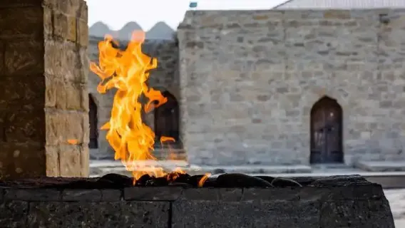 Bakú ida y vuelta: Parque nacional de Gobustán + volcán de lodo + montaña de fuego + Ateshgah de Bakú (Templo de fuego)