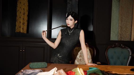 Dressing up and back to Hankou 1930s with a dinner feast and dance performance 