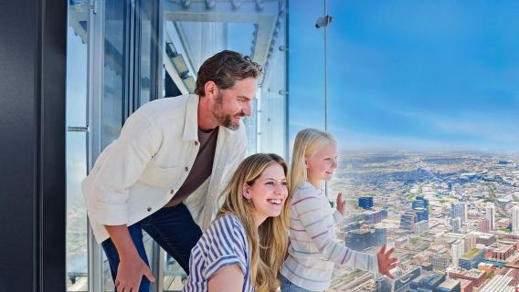 Chicago: Willis Tower Skydeck and The Ledge Ticket