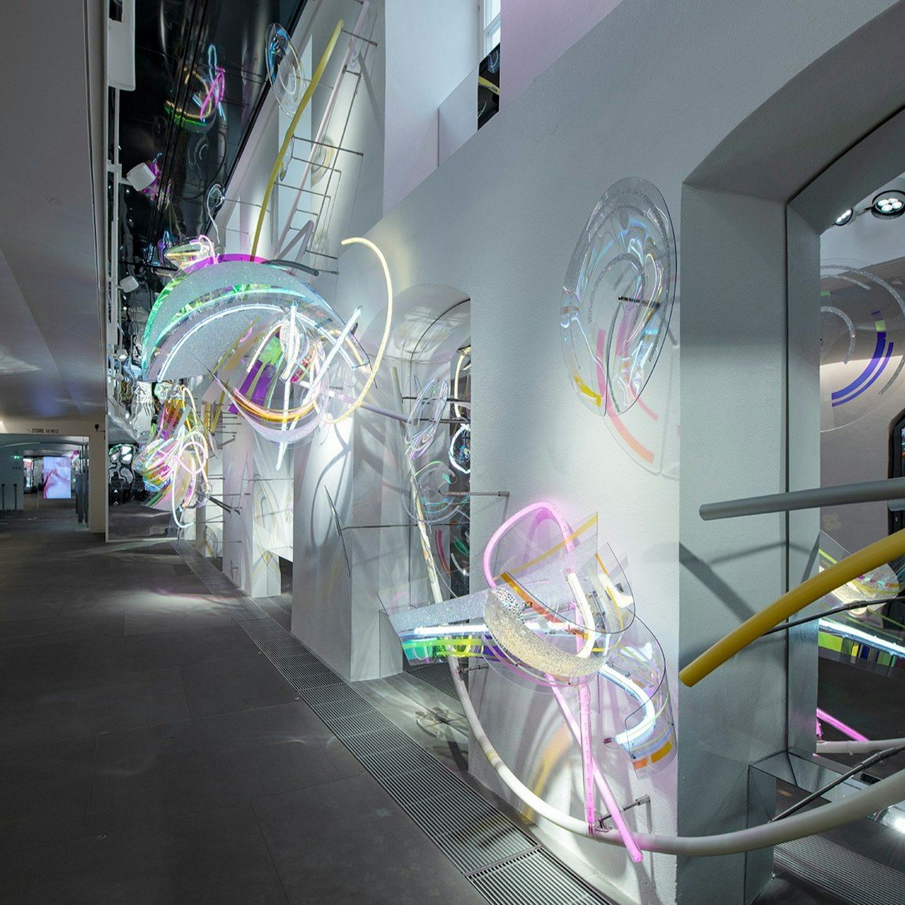 Swarovski Crystal Worlds Store Innsbruck: Guided Tour + Drink