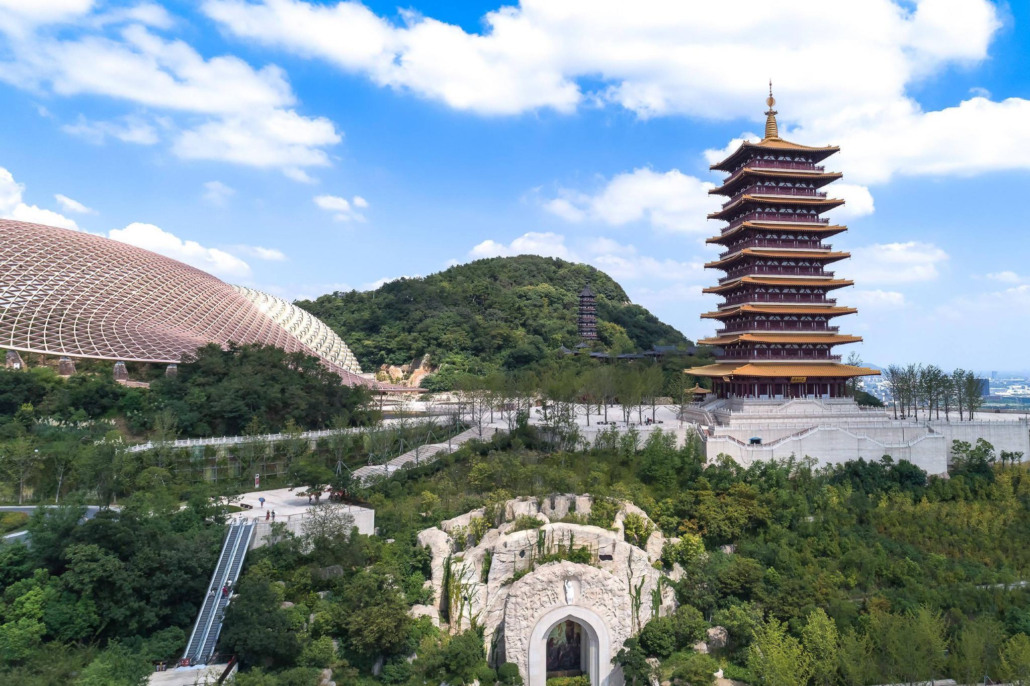 Business Vehicle | Optional English Guide | Dr. Sun Yat-sen's Mausoleum + Niushou Mountain Cultural Tourism Zone + Nanjing Confucius Temple + Zhan Garden