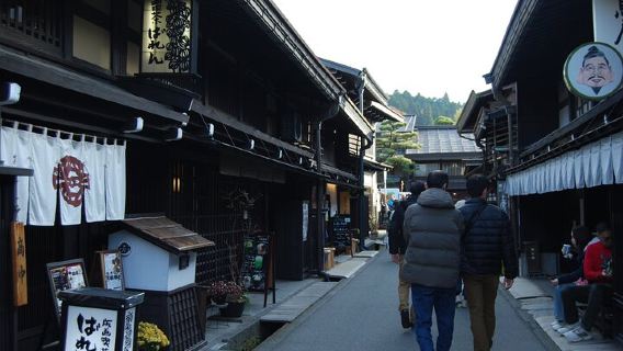 Walking Tour in Takayama Old Town and Historic Streets