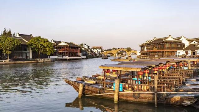 ทัวร์ส่วนตัวสุดพิเศษในเซี่ยงไฮ้ 1 วัน: เมืองโบราณจูเจียเจียว~สวนปลูก~เฮ้ชินหยวน | สนุกสนานกับเมืองน้ำทางใต้