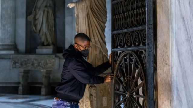 Rome: Thắp sáng các ngọn đèn tại Bảo tàng Vatican