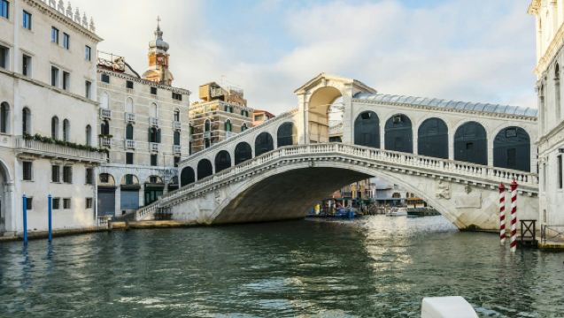 Serenata Tradizionale in Gondola sul Canal Grande