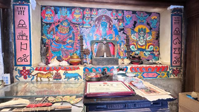 ลี่เจียง: ทัวร์วัฒนธรรมตงปาหนึ่งวัน พิพิธภัณฑ์ เยี่ยมชมบ้านชนเผ่าน่าซี คลาสตงปา ชิมชา ตลาดกลางคืน