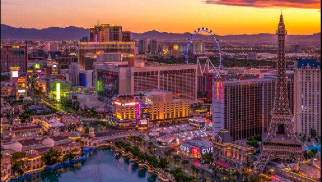 Lawatan Sehari Sewaan Peribadi di Las Vegas: The Strip + Seven Magic Mountains + Empangan Hoover + Bandar Hantu Terbengkalai