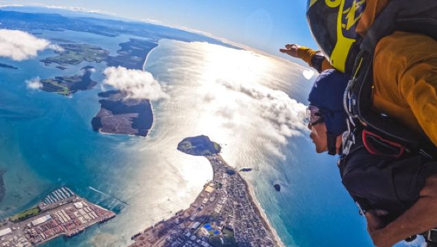 Skydiving in Tauranga, North Island, New Zealand [Optional 15,000 ft + panoramic views of mountains and sea]