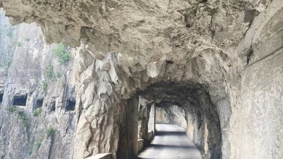 Berlepas dari Changzhi: Kampung Hongni + Jalan Langit Taihang + Kampung Purba Tebing Keluarga Yue + Jalan Gantung