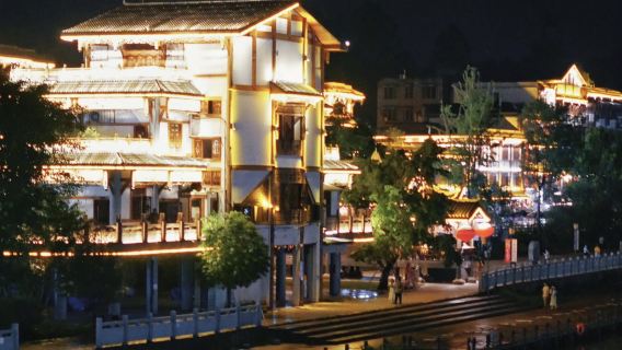 Tour di un giorno alla scoperta della cucina di Leshan + Grande Buddha di Leshan + Antico villaggio di Suji, include guida in lingua straniera, trasporto e biglietto d'ingresso