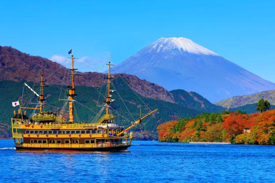 Tokyo Mount Fuji + Hakone Owakudani + Lake Ashi + Yamanakako + Oshino Hakkai one-day tour [Free Hakone Ropeway + Watching swans at Yamanakako Shiratorihama]