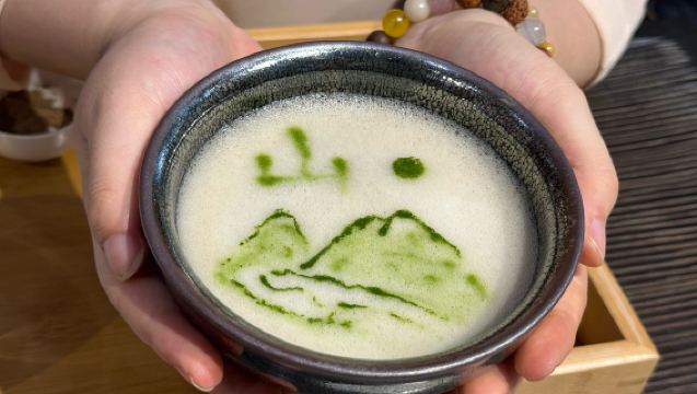 Kleine Gruppe von 2-10 Personen für Teepflückerlebnis im Longjing-Teeanbaugebiet am Westsee in Hangzhou (mit optionaler Teeverkostung/Song-Dynastie-Teezeremonie)