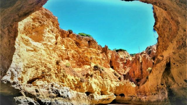 Full caves circuit and coast sightseeing boat from Portimão