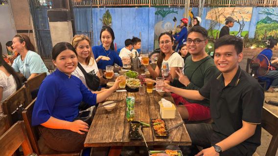 ทัวร์ชิมอาหารยามค่ำคืนที่ดานัง + ล่องเรือแม่น้ำฮานแบบส่วนตัว