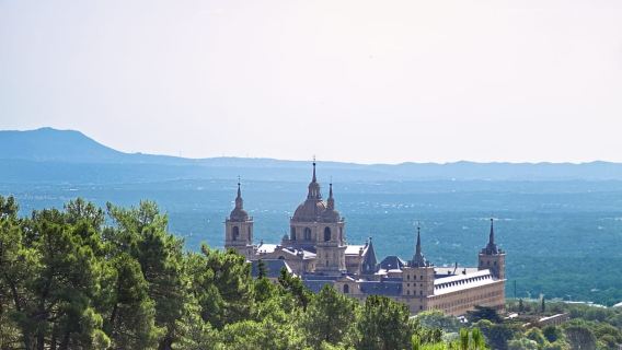 Ab Madrid: Halbtagestour nach El Escorial und zur Basilika im Tal