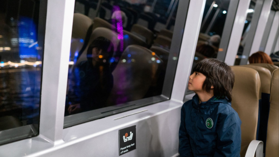 Crucero turístico Uber por el Río Támesis en Londres, Reino Unido - Crucero nocturno