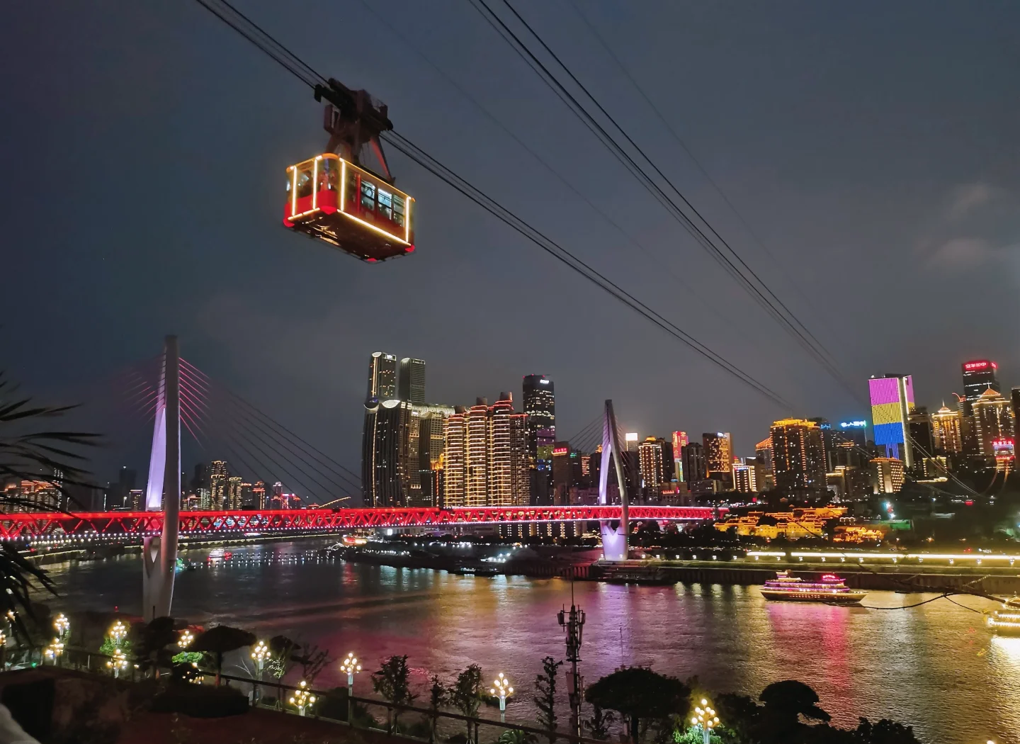 Chongqing 1-day tour: Liberation Monument + Ciqikou + Zhazidong + Hongya Cave (English guide optional)