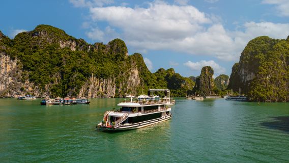 Du thuyền sang trọng Vịnh Hạ Long – IRIS 5 sao với bồn sục, hải sản, tiệc hoàng hôn