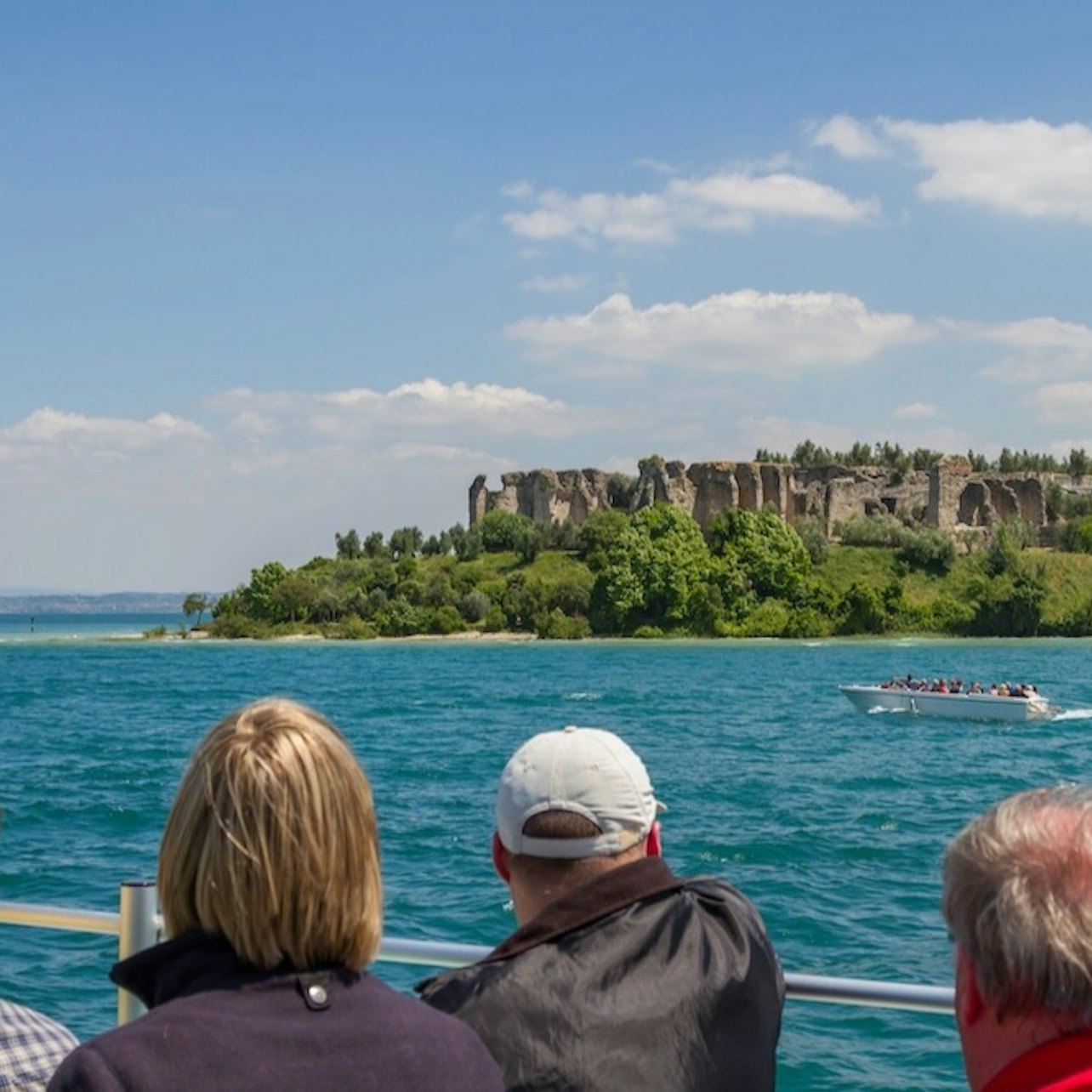 Sirmione & Lake Garda: Guided Tour from Verona + Private Boat + Spritz Tasting