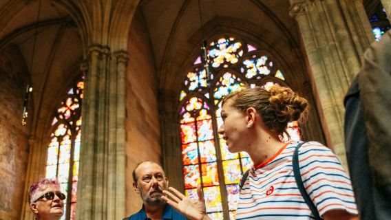 ปราสาทปราก: ตั๋วเข้าชมแบบไม่ต้องต่อคิว + ไกด์นำเที่ยว + ทัวร์ล่องเรือ (เลือกได้)