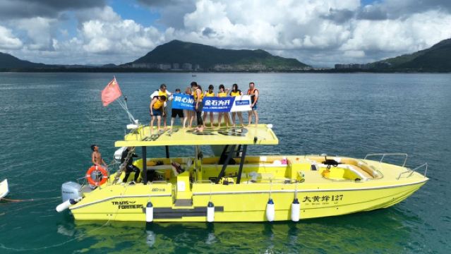 【萬寧遊艇租賃】可拼船或包船～萬寧石梅灣40尺大黃蜂豪華雙體帆出海+滑梯+泳池+鮮果飲品