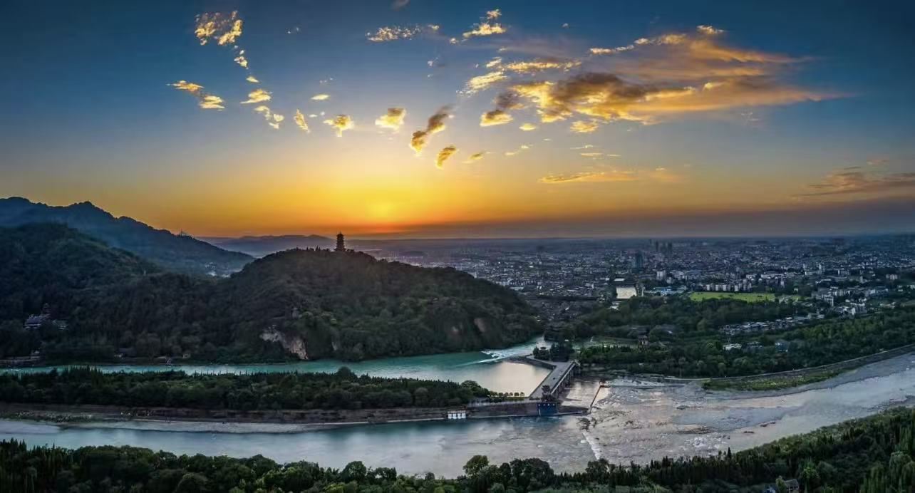 Tour di un giorno a Chengdu, Sichuan: Antica città di Xiajiaguan, Roccia del Farmacista a Dayi e Lago Yanxia a Dayi