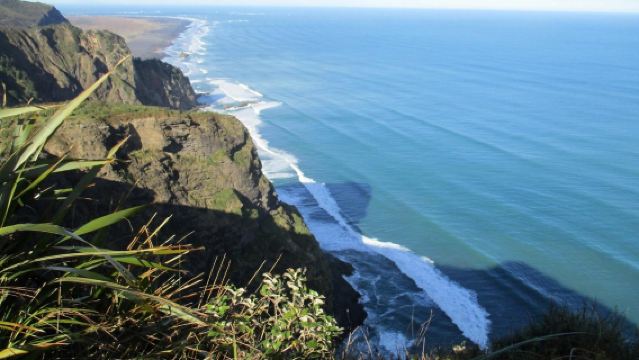 Queenstown round-trip private charter to Glenorchy, the filming location of "The Lord of the Rings," exploring the North and South Islands in Chinese.