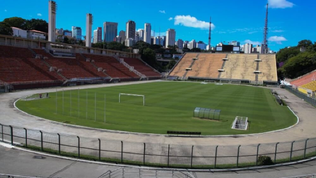 Sao Paulo Day Tour: Sé Metropolitan Cathedral + Pioneers Monument + Beco do Batman + Football Museum