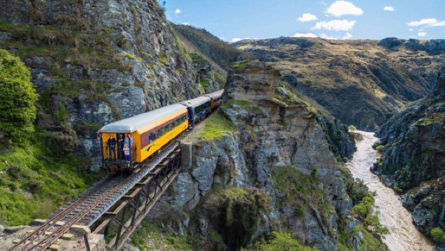 Taieri Gorge Railway in Dunedin, New Zealand (Round-trip from Dunedin)