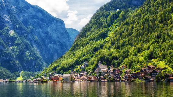 1-day join-in sightseeing tour to Salzburg, Hallstatt and Mirabell Gardens (admission ticket included)