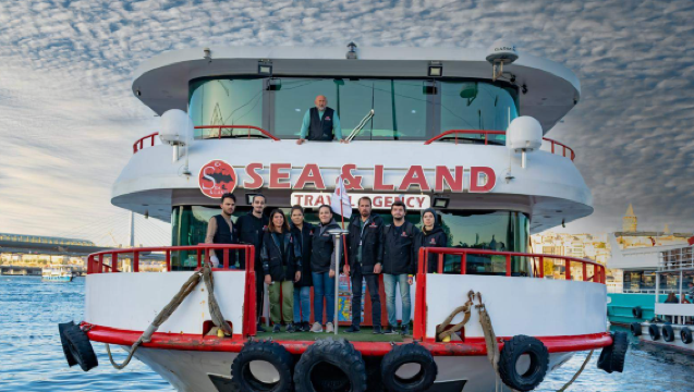 Biglietto per la barca per la crociera turistica di 2 ore sul Bosforo a Istanbul SEA&LAND