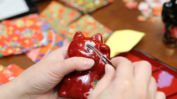 Kodaiworks lucky cat workshop - decorate your own workshop experience with Japanese washi paper and 24K gold leaf