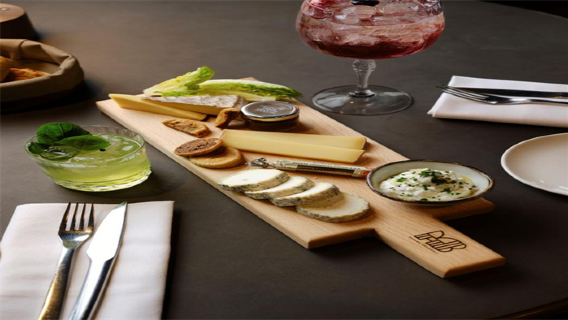 Pengalaman Kuliner di Restoran Madame Brasserie Menara Eiffel Paris