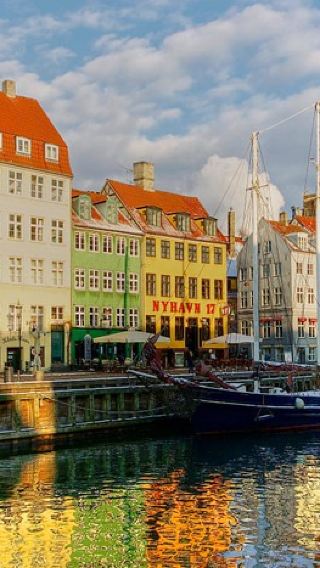 Copenhagen new harbor colorful canal + Amalienborg palace + the little mermaid landmark tour