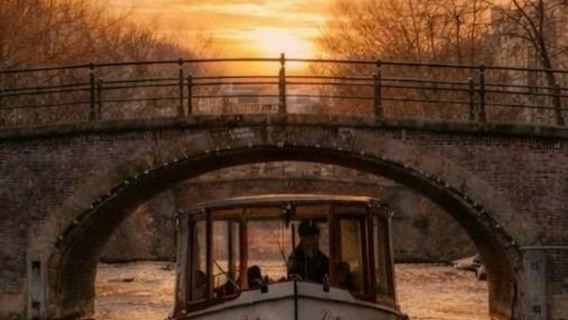 Amsterdam: Chuyến du thuyền mở buổi tối hảo hạng từ ga Trung tâm
