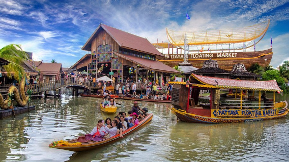 Wycieczka rodzinna na pływający targ Pattaya Square [łódź wiosłowa + doświadczenie tradycyjnego tajskiego stroju]