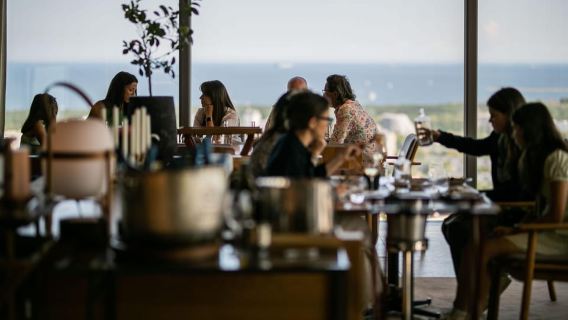 Gdańsk: Spanish wine tasting & tapas selection on 33rd floor