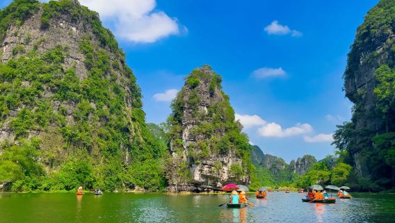 Ninh Binh Day Tour: HOA LU – TRANG AN – CYCLING [2 Way Transfer from Hanoi+Lunch Included]