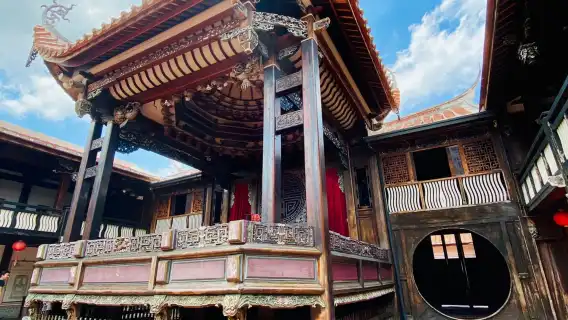 Nantou Zhongxingxin Village + Taichung Wufeng Lin Family Gong-Bao-Di Park day tour