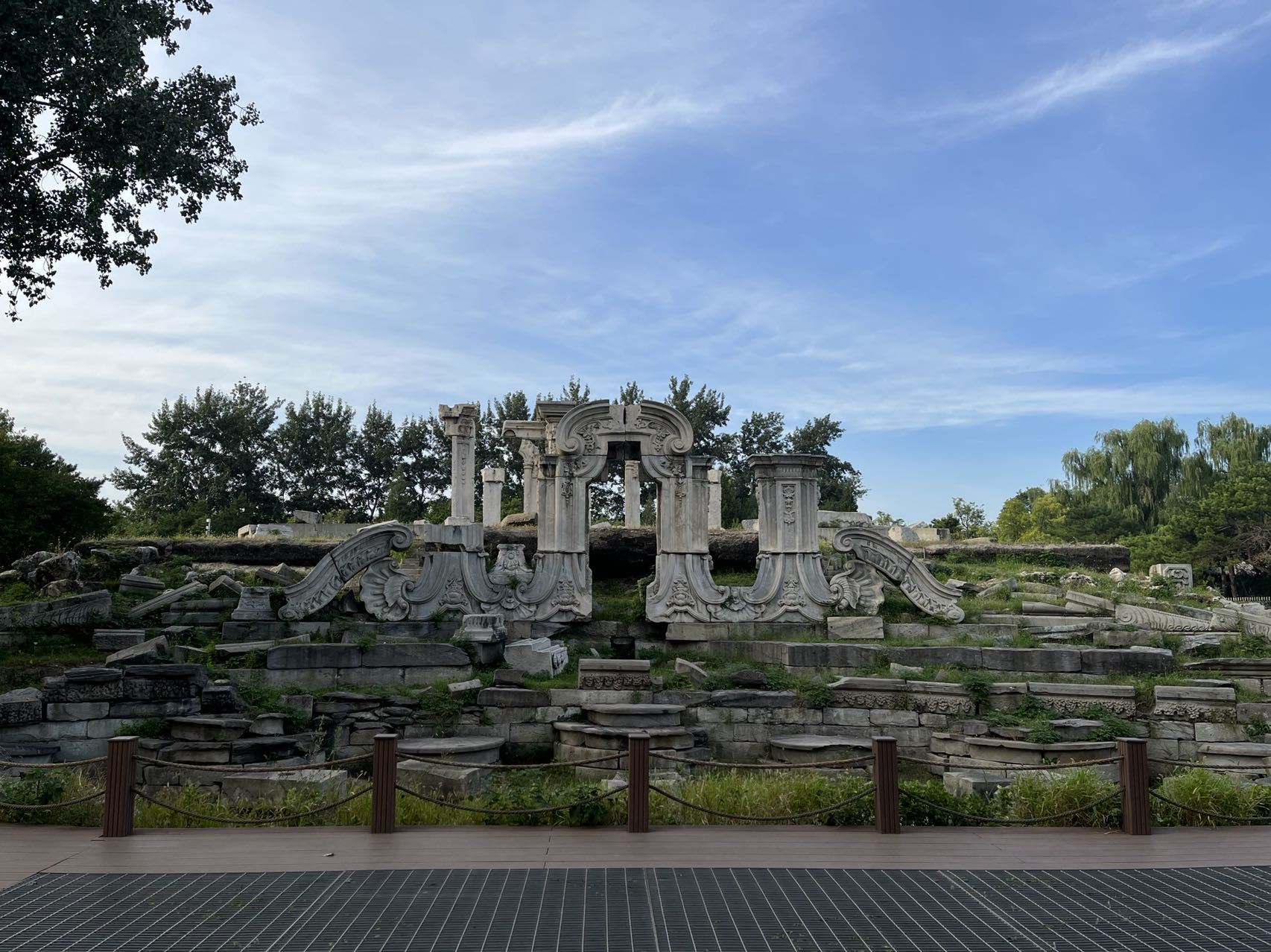 Peking Yuanming Yuan + Neuer Sommerpalast Tagesausflug, professionelle Führung, Kombiticket inklusive Ruinen der westlichen Gebäude