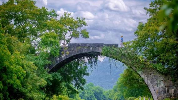 陽朔遇龍河竹筏漂遊一日遊