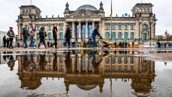 ประตูบรันเดินบวร์ค+อาคารไรชส์ทาค+อนุสรณ์สถานกำแพงเบอร์ลิน+ใต้ต้นอินทผลัม