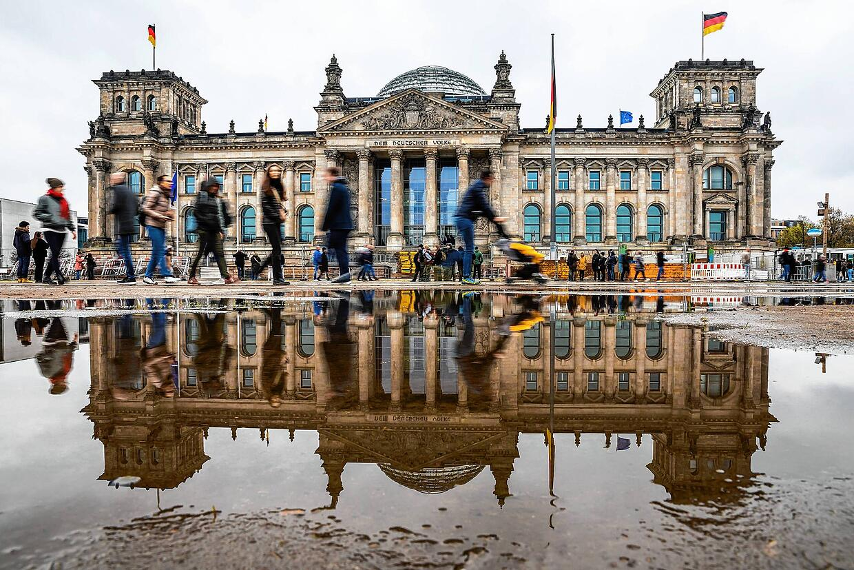 Brandenburg Gate + Reichstag Building + Berlin Wall Memorial + Under the Linden Trees