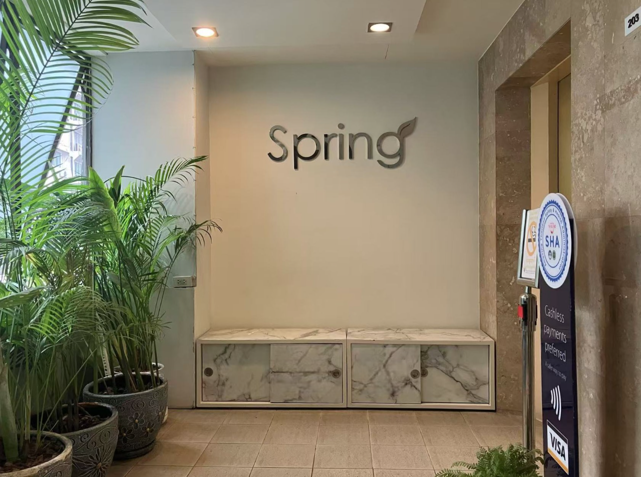 Бангкок Spring Massage Традиционный тайский массаж и массаж "Драконьих жил"/"Фениксовых жил" в магазине на Сукхумвит 24