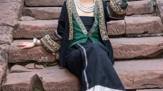 Montenegro menawarkan berbagai jenis penerjemah, pemandu wisata , sewa kendaraan pribadi sewaan, fotografer, pendamping bisnis, dokter medis, pemandu perjalanan, dan layanan kustomisasi.