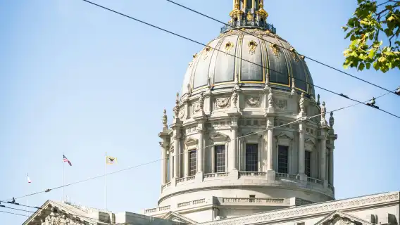 文藝舊金山一日遊：市政廳+彩繪女士+卡斯楚區+嬉皮士區