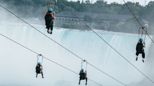 Niagarawatervallen, Canada: vroege vogel-zipline naar de watervallen
