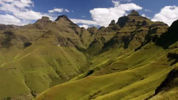 ทัวร์ Drakensberg เต็มวันจากเดอร์บัน พร้อมเดินป่า
