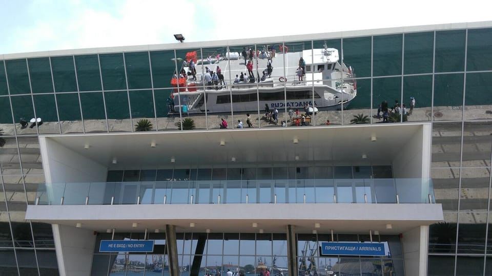 Burgas: Perjalanan Bot Kembali ke Pulau St. Anastasia