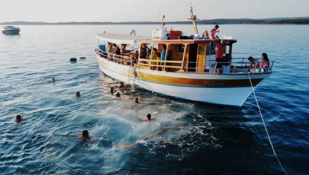 Rovinj half-day cruise: swim stops, drinks & brunch included